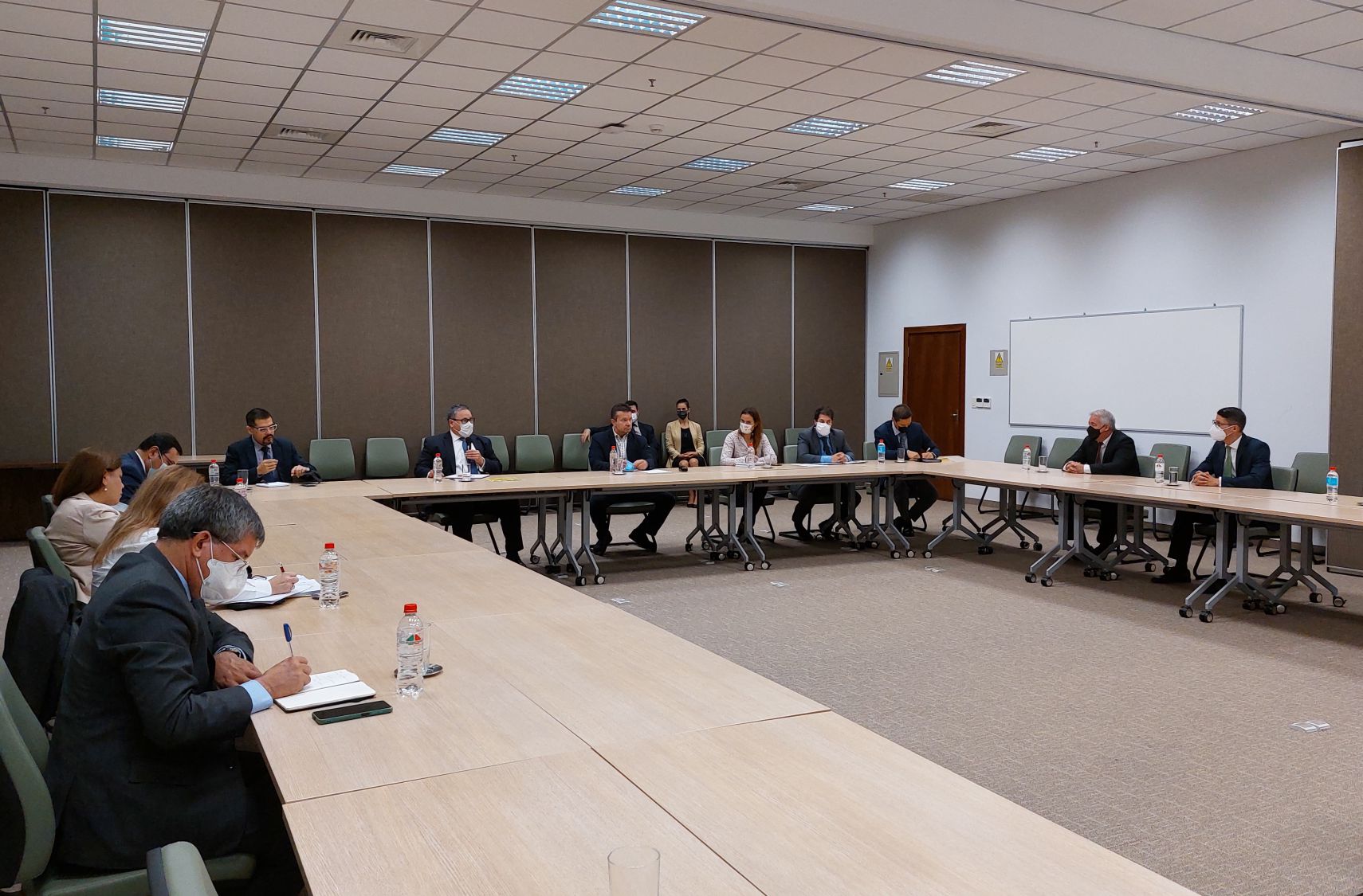 El Consejo de Supervisores del Sistema ALA/CFT se reunió con representantes del FMI y BID