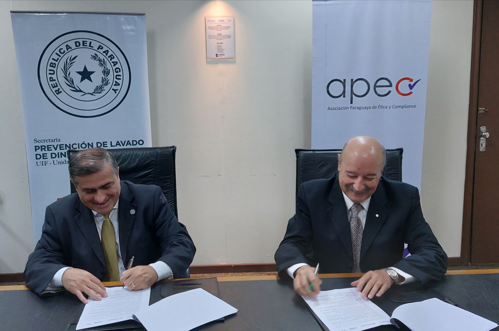 SEPRELAD firma convenio con la APEC para la realización de capacitaciones conjuntas 