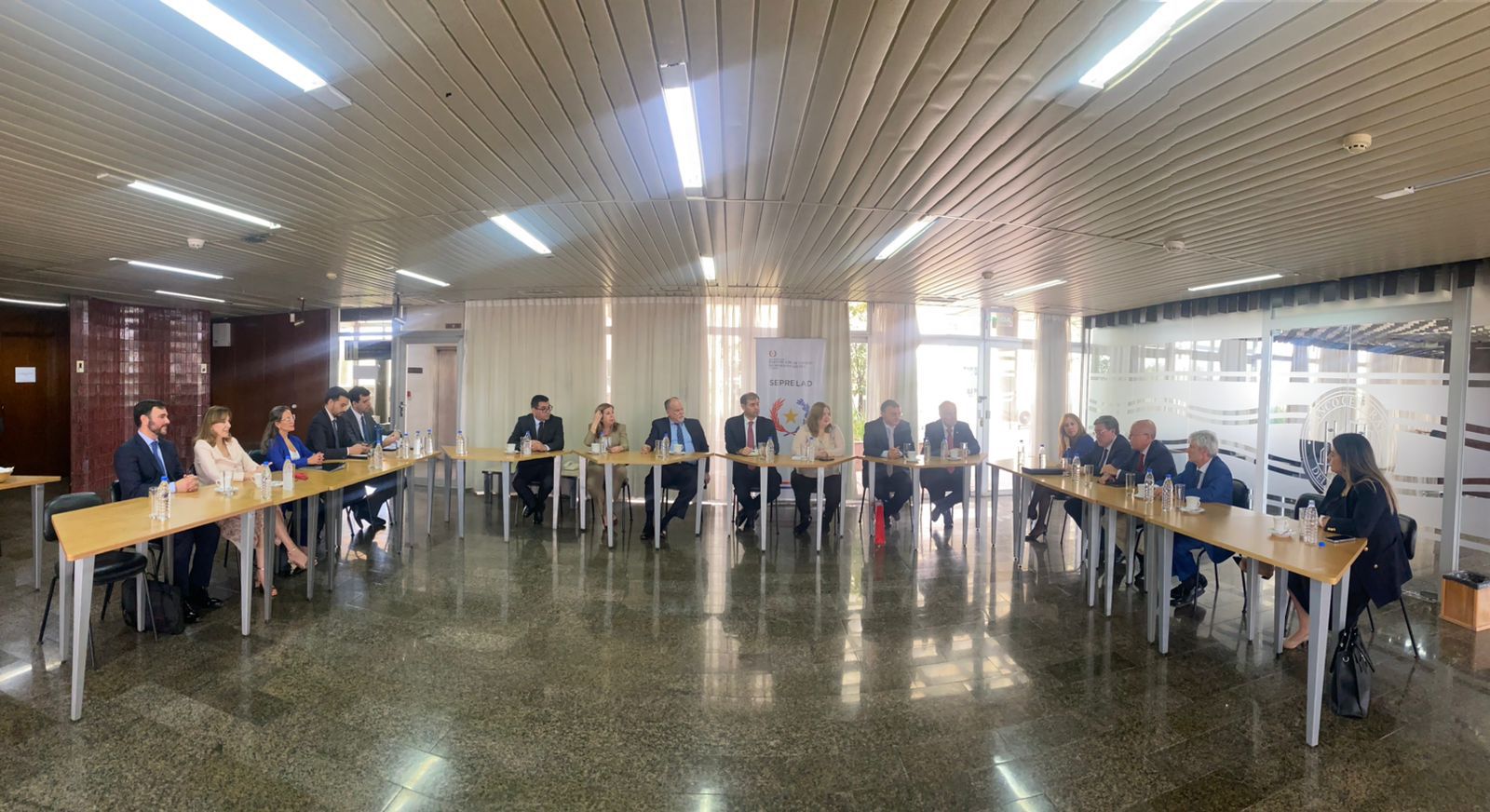 Reunión con el Colegio de Escribanos del Paraguay y autoridades españolas para avanzar en la prevención de LA/FT/FP