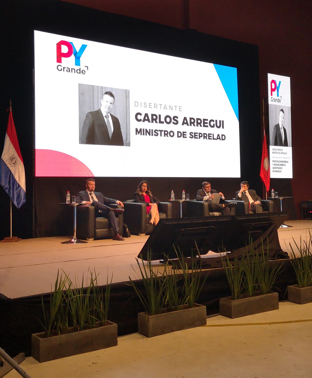 Ministro participó en Conversatorio sobre Políticas de Seguridad y Análisis sobre el Narcotráfico en Paraguay 